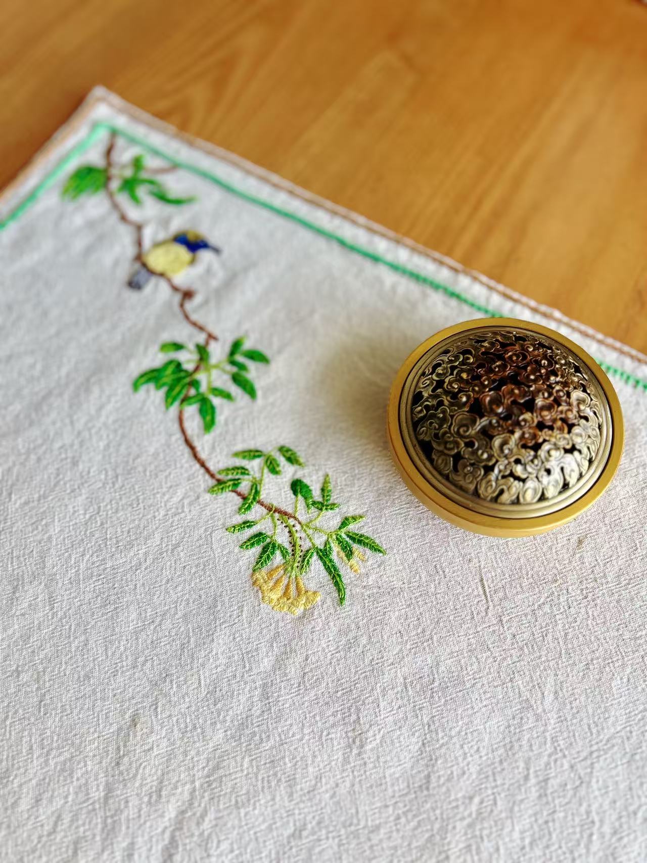 Embroidered Table Mat: Spring in Full Bloom
