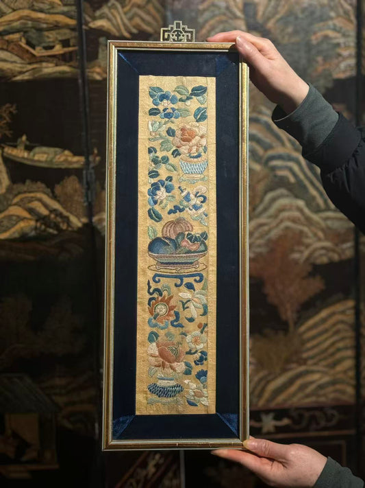 Qing-dynasty Scholar’s Still-life Embroidery (Qinggong Tu)