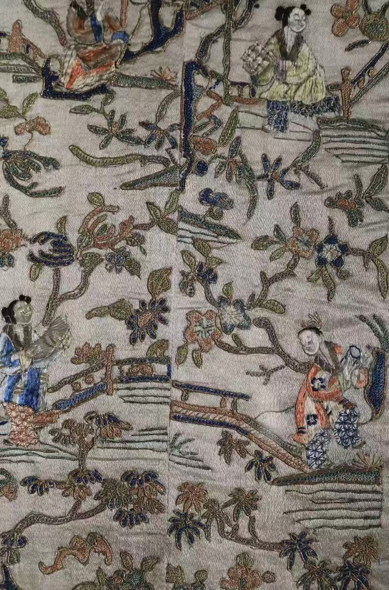 Qing-dynasty Courtyard Scene Embroidery