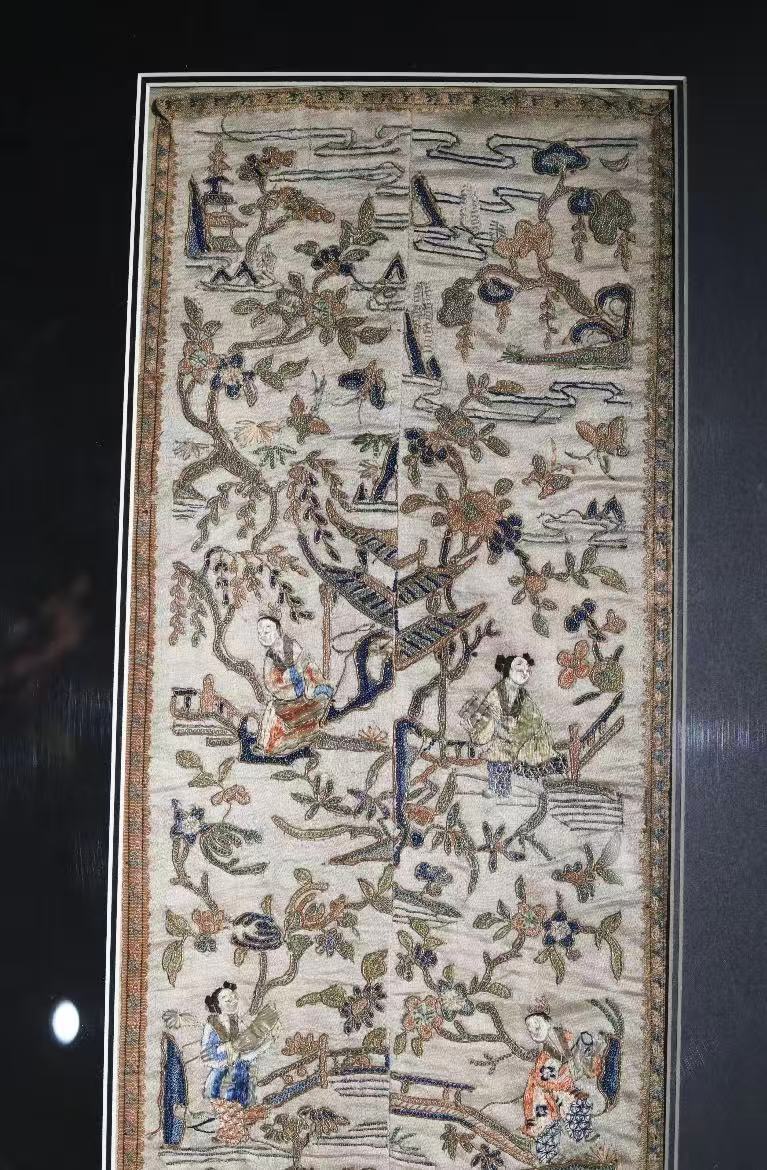 Qing-dynasty Courtyard Scene Embroidery