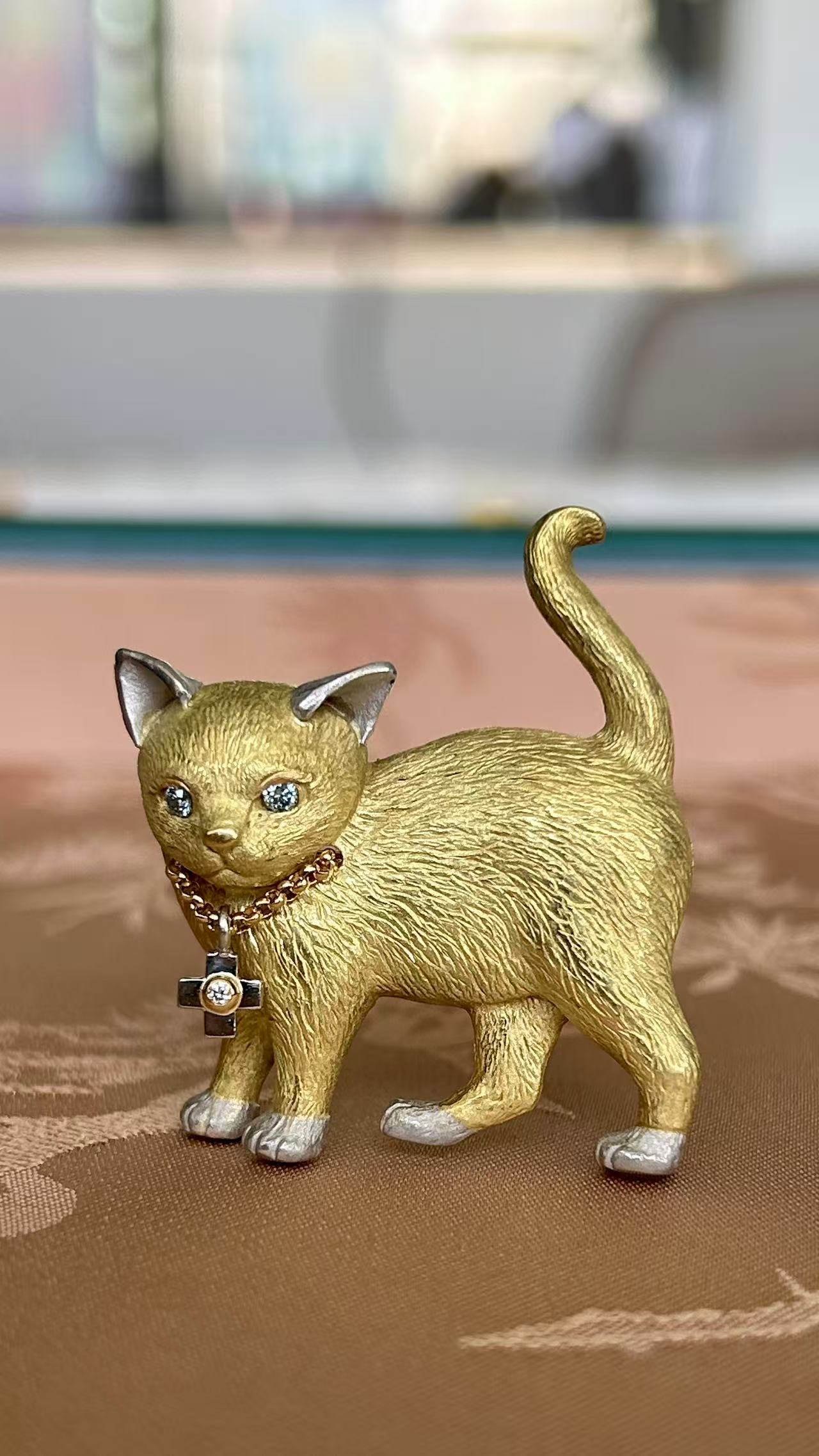 Cat Brooch by Nobuko Ishikawa