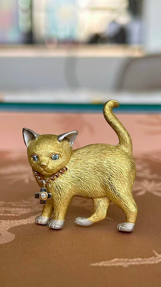 Cat Brooch by Nobuko Ishikawa