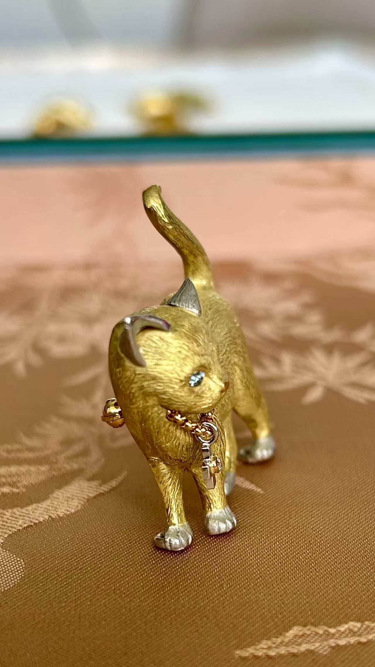 Cat Brooch by Nobuko Ishikawa